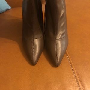 Ankle Booties Fake leather SIZE 9 heel 4.25 inches